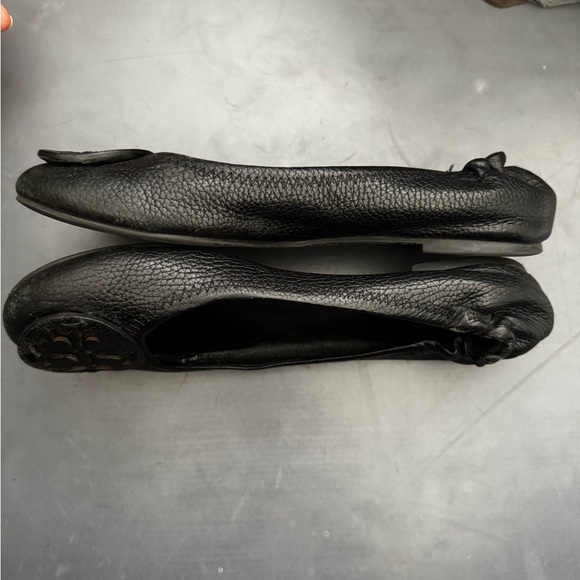 Tory Burch Black Flats with tone on time logo | Size 8 - Picture 9 of 10